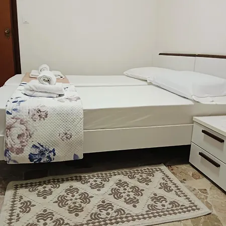 Aaron 1 Appartamento *